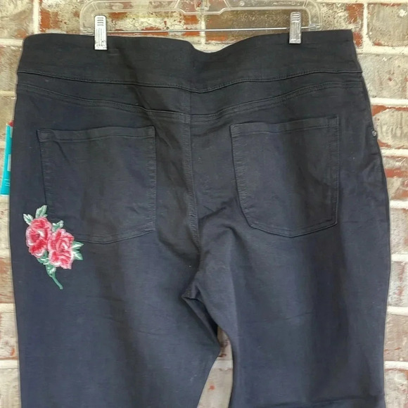 The Pioneer Women Black Embroidered Bootcut Denim Jeans - Picture 10 of 11